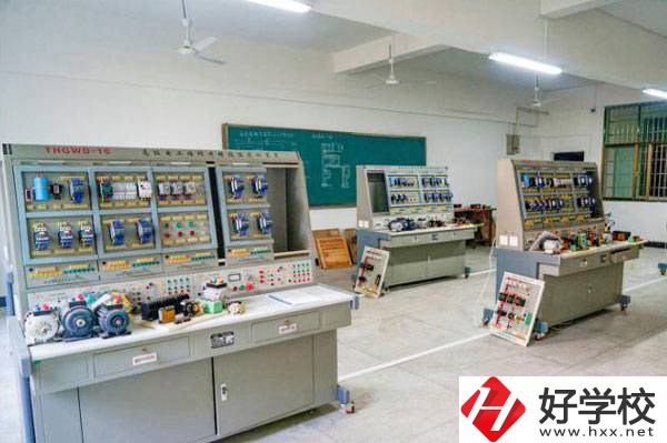 新化縣楚怡工業學校實訓室
