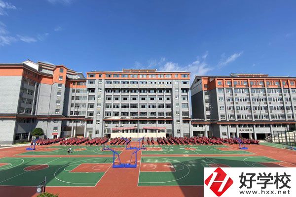 湖南懷化商業學校是中專嗎？學校環境好不好？