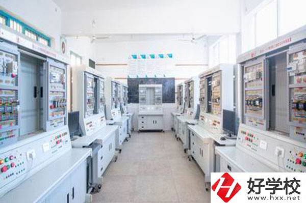 邵東縣職業中專實訓室