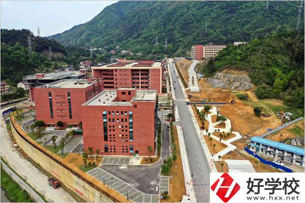 安化縣職業中專學校全貌