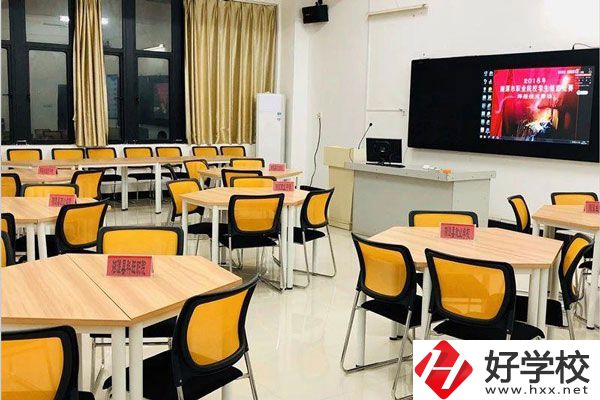 湘潭鋼鐵集團有限公司職業中等專業學校實訓室