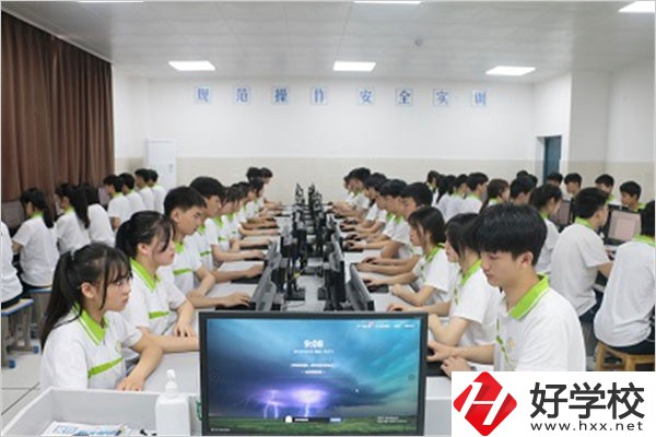 汝城縣職業中等專業學校實訓室