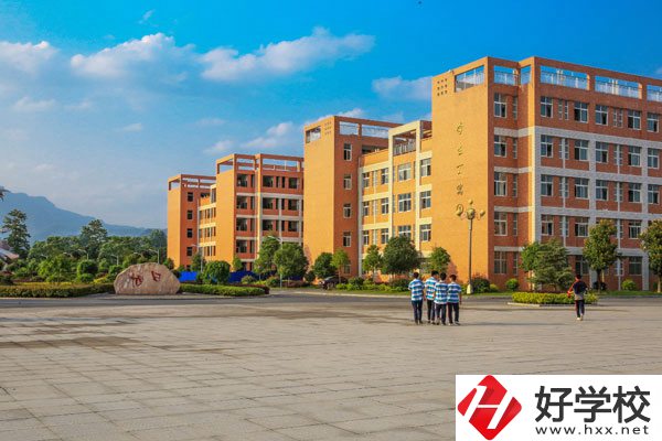 張家界市有幾所有計算機應用專業的中職學校，介紹一下