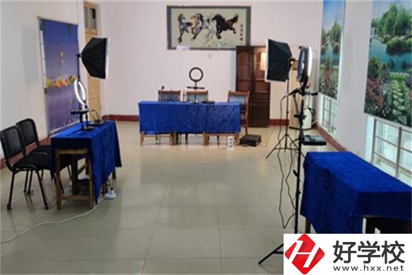 想學直播類專業可以去湘潭的什么職校？
