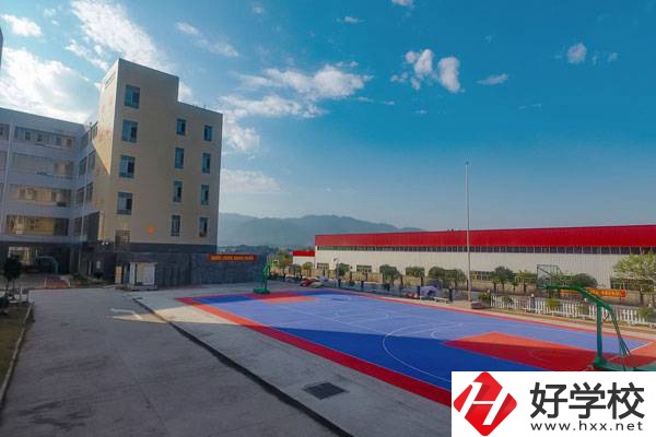 湖南省茶陵縣職業中等專業學校運動場