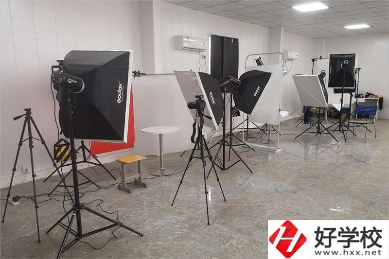 邵陽市中南科技職業學校實訓室