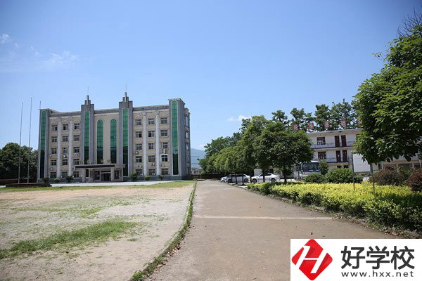 溆浦縣職業中等專業學校辦公樓