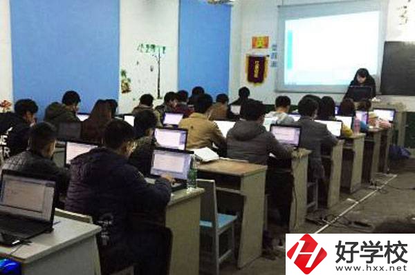 株洲英泰軟件職業技術學校實訓室