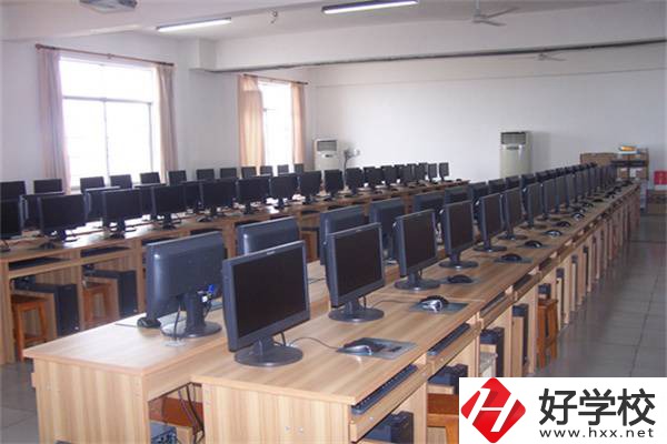 常德中山外語職業學校實訓室