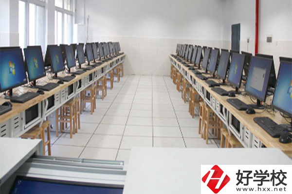 湖南省工業貿易學校實訓室
