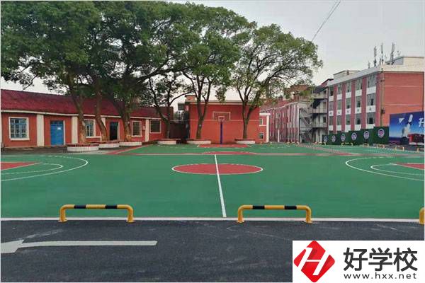 邵陽市開元職業技術學校運動場
