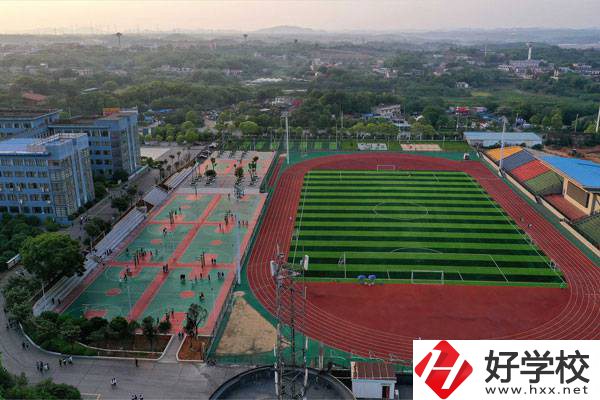 湘潭市工業貿易中等專業學校操場