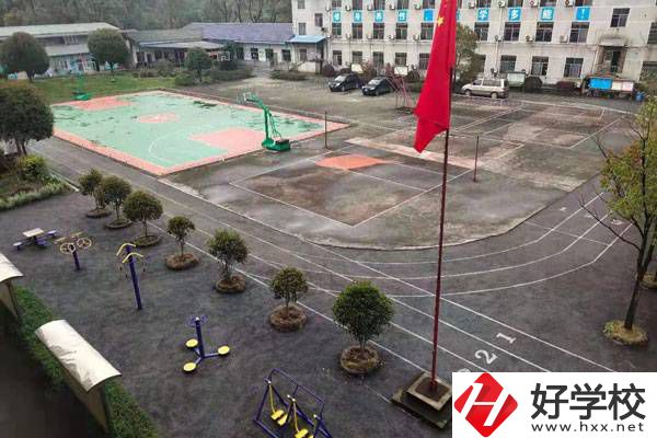 臨湘市湘北職業技術學校是公辦嗎?在哪里?