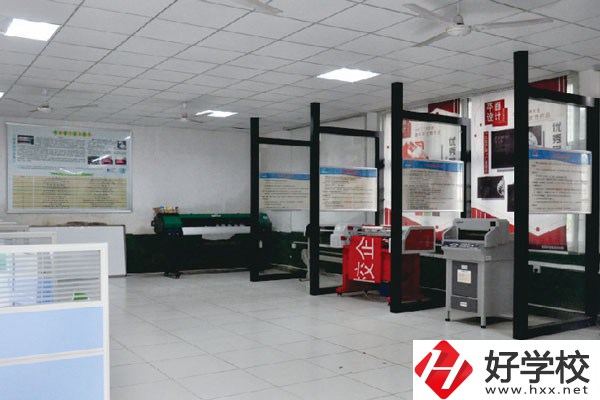 懷化工業高級技工學校實訓室