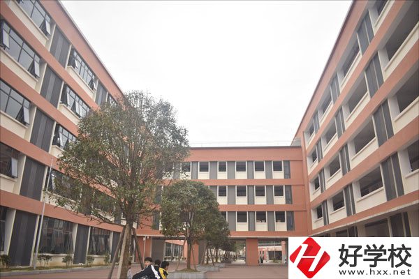 湘西龍山縣第一職業中學學校怎么樣？環境如何？