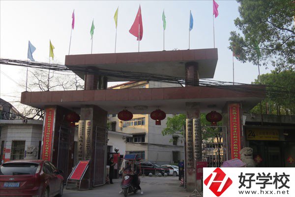 汨羅市楚怡職業中專學校大門
