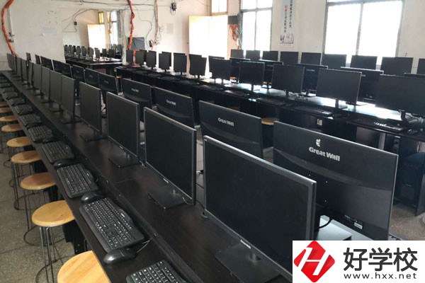 湖達職業技術學校實訓室