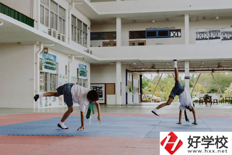 湖南護理學校是什么性質的學校？是公辦的嗎？