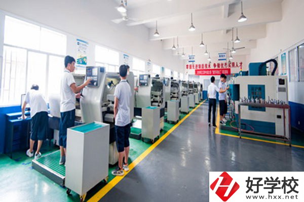 懷化市芷江民族職業中專學校實訓室