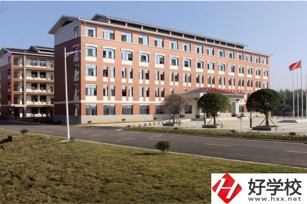 長沙市湘都中等職業學校學生宿舍有空調嗎？