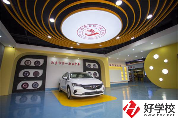 湘鄉市第一職業中等專業學校實訓室