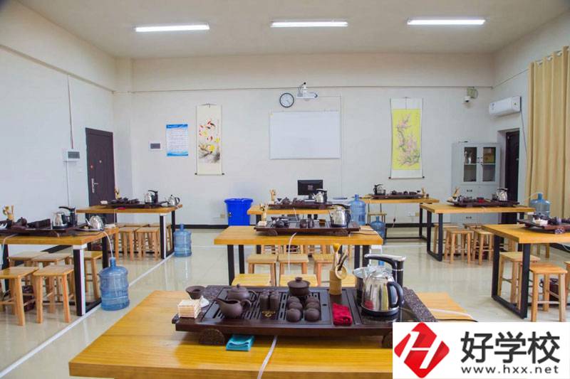 湖南高爾夫旅游職業學院(中職部)實訓室