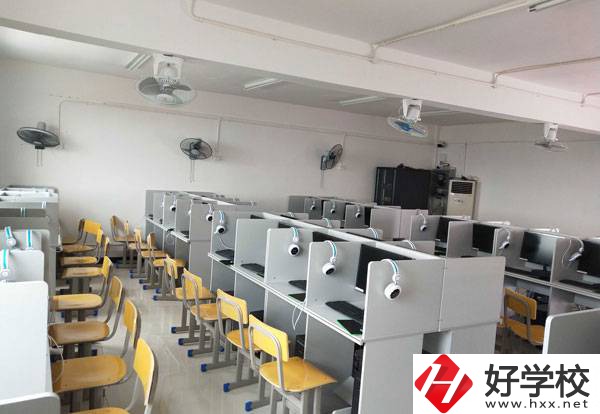 湘潭財經職業技術學校實訓室