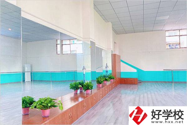 婁底市藝術職業學校實訓室