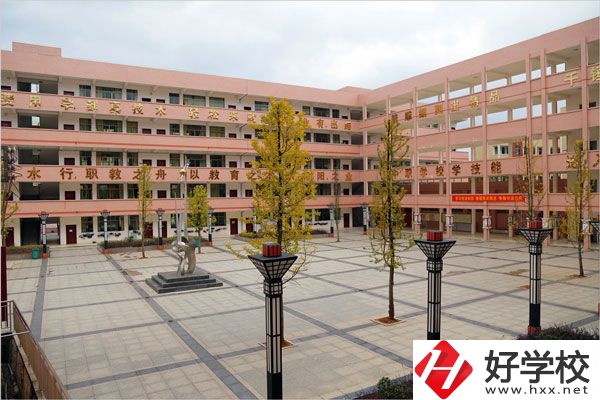 祁陽縣職業中專是公辦嗎？收費貴不貴？