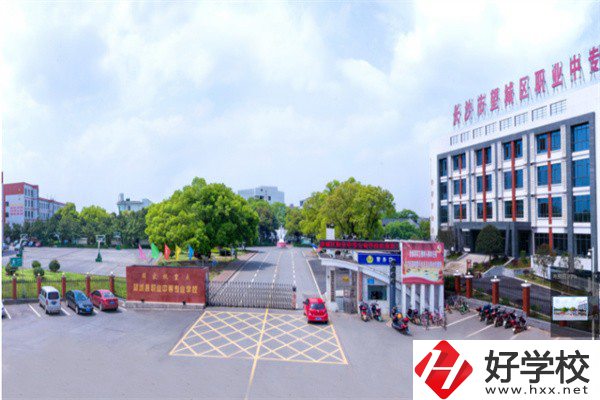 長沙市望城區職業中等專業學校收費標準如何？