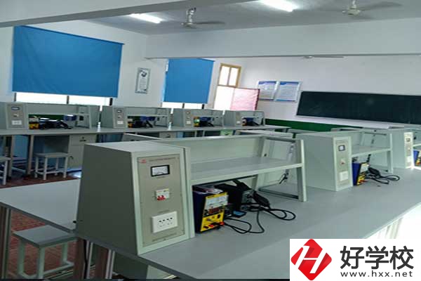 益陽市綜合職業中專實訓室