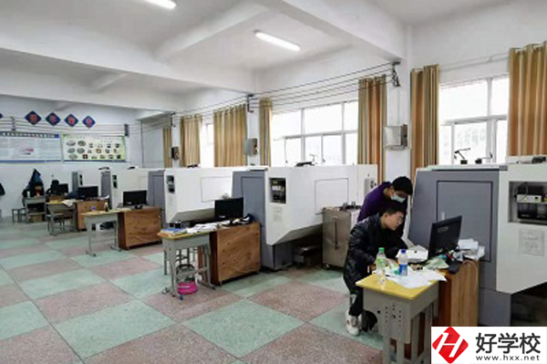 漣源市工貿職業中專學校辦學條件怎么樣？