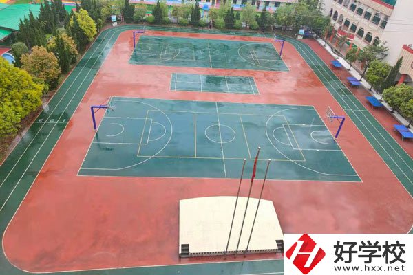 新化縣外事旅游職業學校運動場