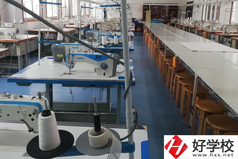 安鄉縣職業中專學校實訓室