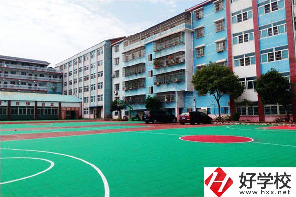 岳陽市中山財經職業學校運動場