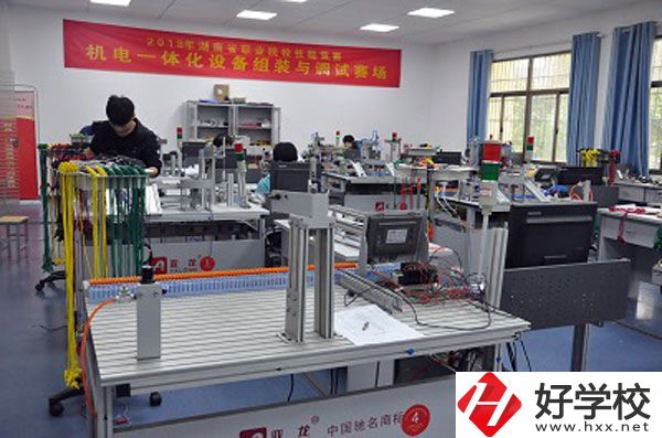 長沙市電子工業學校實訓室