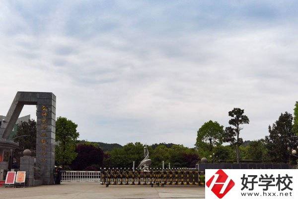 會同縣職業中專學校大門