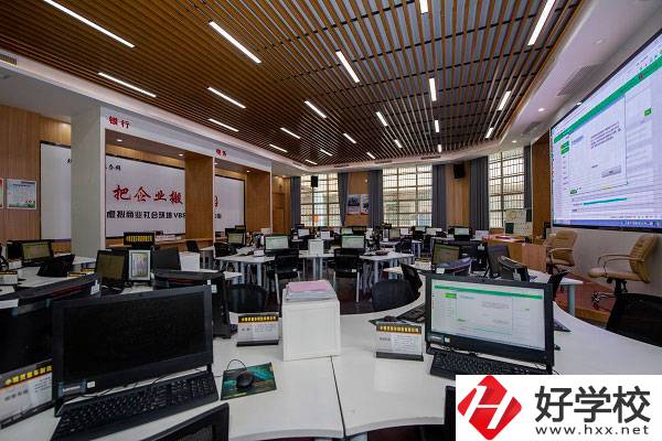 長沙財經學校會計專業好進嗎？