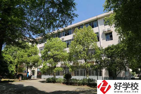 岳陽市第一職業中等專業學校是公辦學校嗎？學校怎么樣？