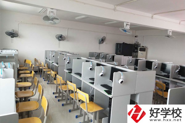 湘潭財經職業技術學校實訓室