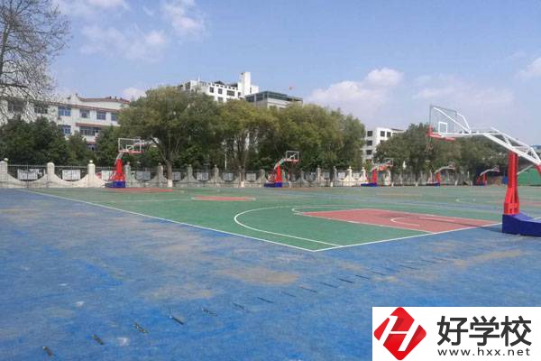 東安縣職業中專學校好不好?招往屆生嗎?