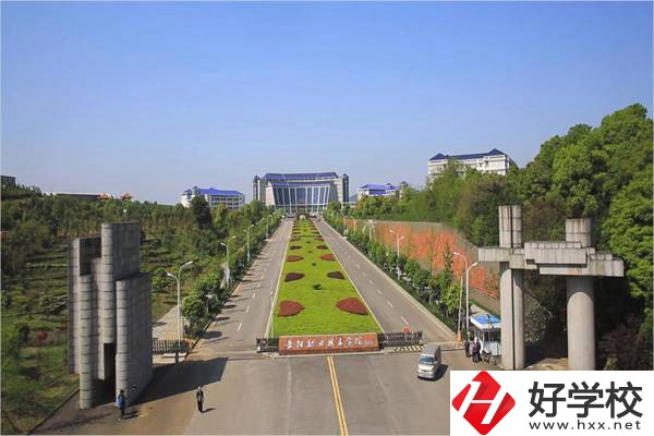 岳陽職業技術學院大門