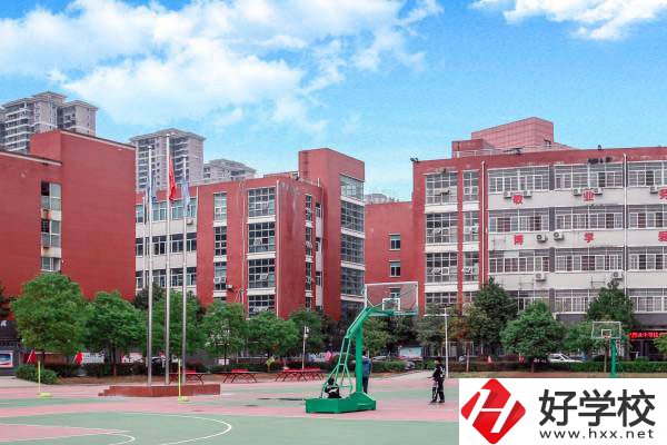 長沙中部鐵路航空中等職業學校有哪些特色專業？