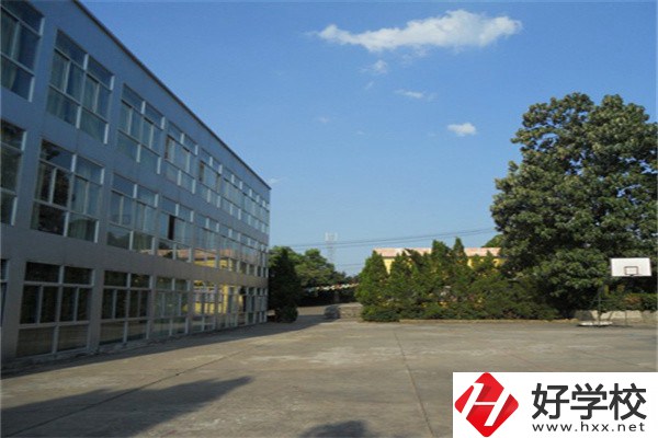 邵陽什么職校能學服裝設計？有什么報名方法？