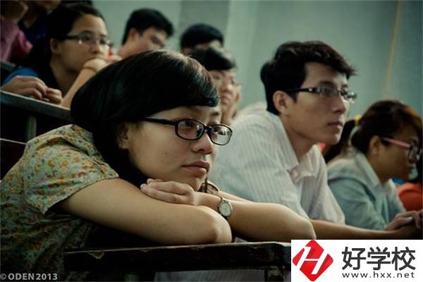 在湖南“晚熟”的孩子該何去何從？該怎么擇校？