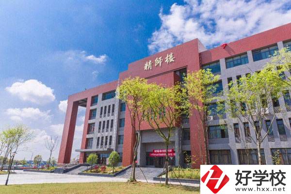 湖南初升高選中專還是五年制大專？有什么學校能推薦？