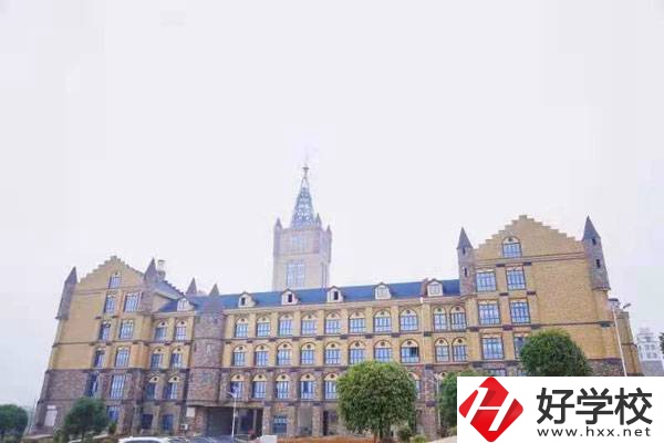 長沙市拔萃中等職業學校教學樓