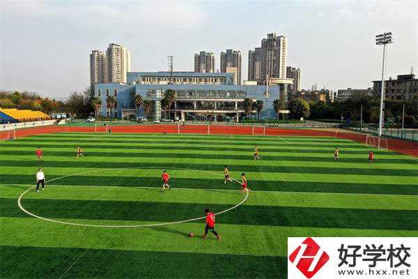 湘潭有示范性的公辦中專學校嗎？