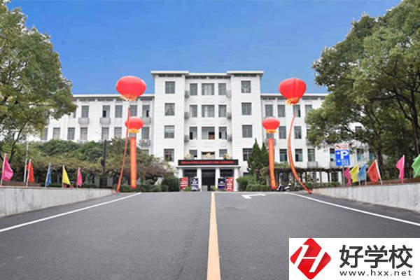 湘潭鋼鐵集團有限公司職業中等專業學校大門