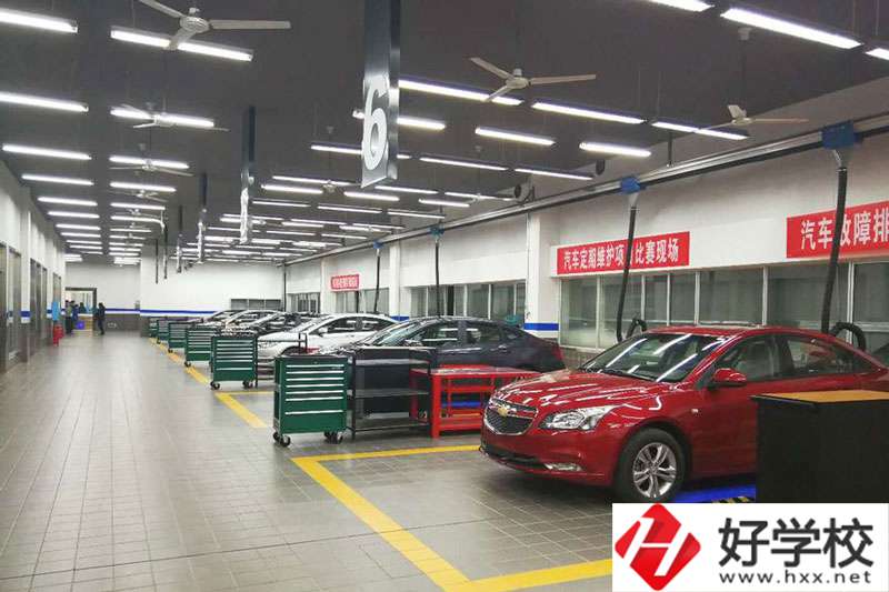 長沙汽車工業學校實訓室